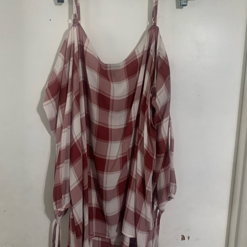 Women’s plus size Torrid cold shoulder top- Maroon/white 3 - Picture 6 of 6